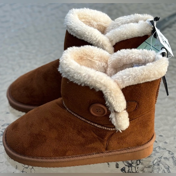 Cute Brown Fury Boots Size 2 - Picture 6 of 7